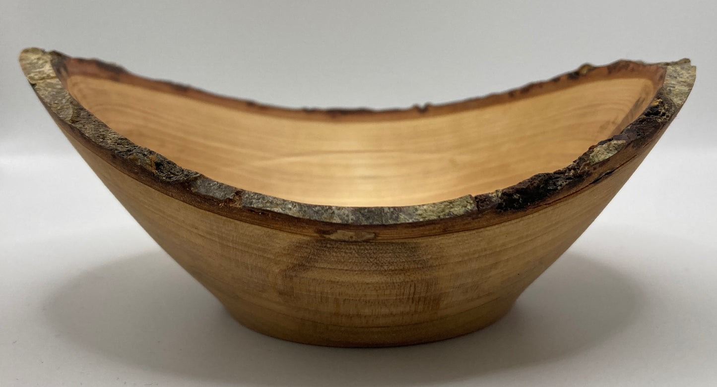 Gedrechselte ovale Schüssel aus Traubenkirsche mit Rinde