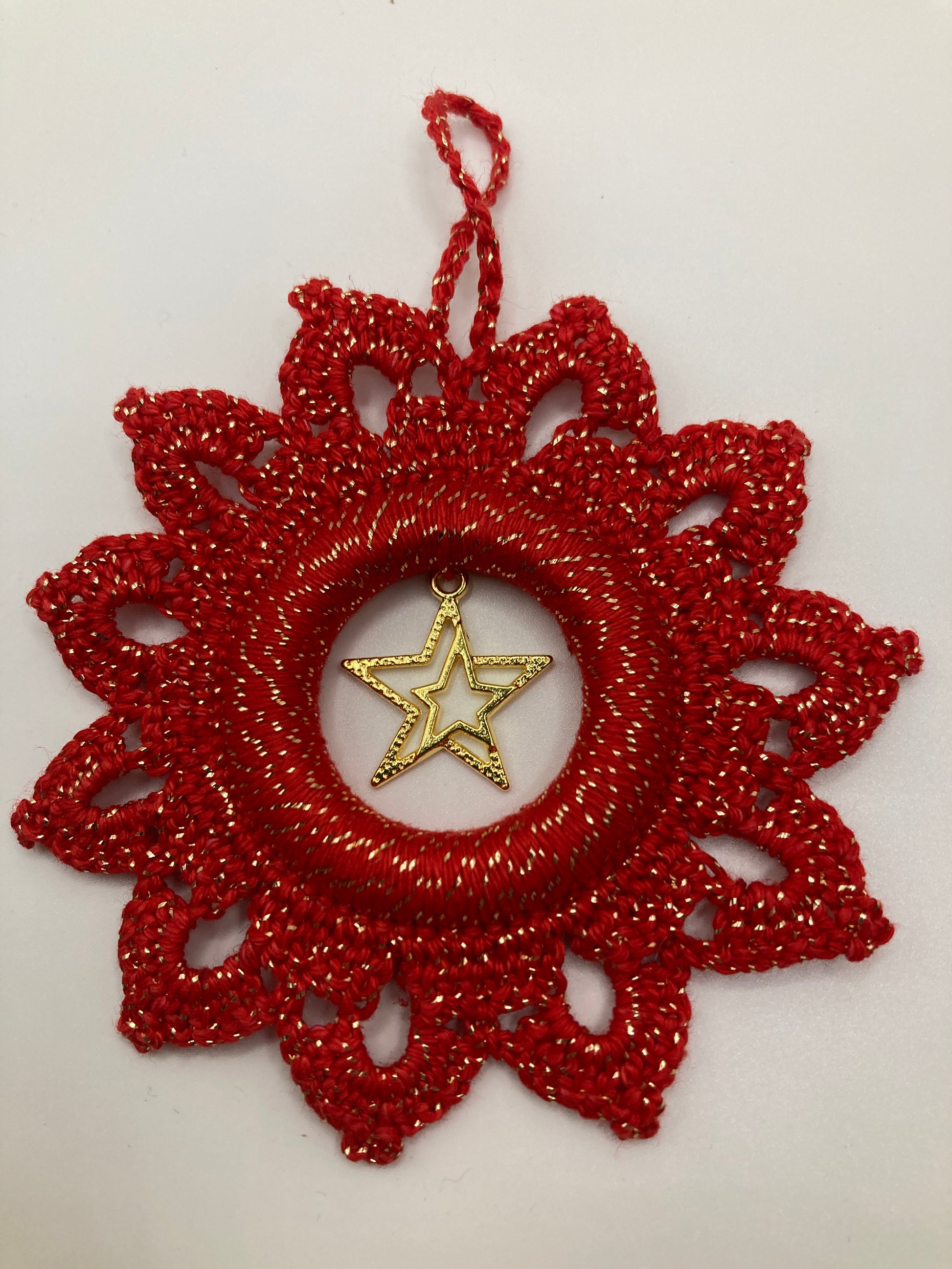 Roter Weihnachtsstern mit Stern liegend Rückansicht